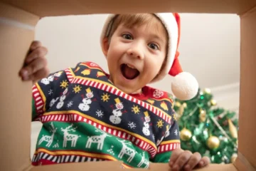 Este es el terrible efecto que provoca en tu hijo recibir más de 4 regalos