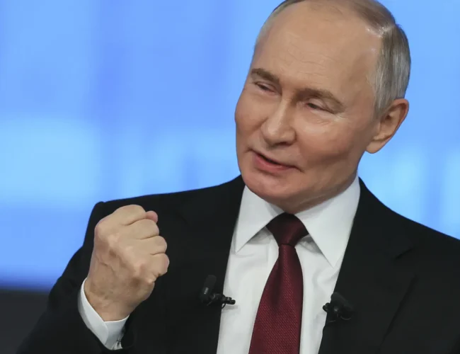 Putin dice que quiere una &quot;paz duradera&quot; en Ucrania y que está listo para verse ya con Trump