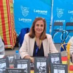 Susana Barriga Grandell firmó ejemplares de Las tinieblas del olvido en Sant Jordi 2025