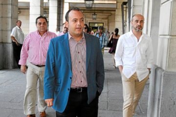 Diego Manuel Agüera, el alcalde denunciado por acoso sexual a un menor de la escuela taurina, ya sobrevivió a un caso de corrupción