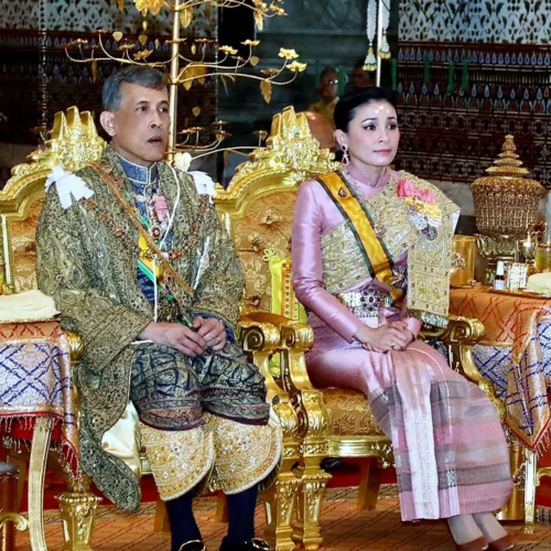 Condenado a 50 años de prisión por insultar a la monarquía de Tailandia en redes sociales