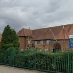 Detienen a un joven de 13 años por el apuñalamiento a dos menores en un colegio en Londres: los heridos están en estado grave