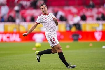 El Sevilla FC descarta la lesión de Azpilicueta tras someterse a pruebas médicas