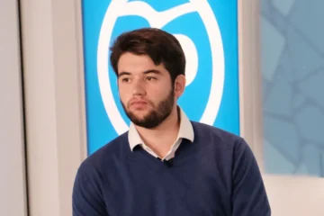 El ‘número dos’ de Nuevas Generaciones abandona el PP y pide «sin rodeos» el voto para Vox, «donde España se defiende sin complejos»