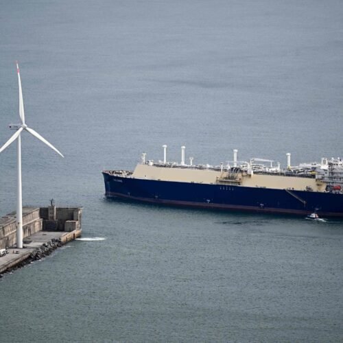 ¿Será la crisis de Irán un impulso para los reactores nucleares modulares y las renovables? El espejo de la crisis del petróleo de los 70