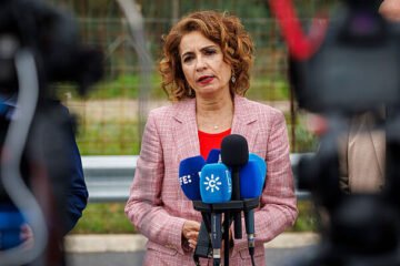 Montero se despide ya del Consejo de Ministros y Sánchez ultima un cambio en el Gobierno tras perder a su número dos durante ocho años