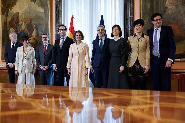 Los ministros del PSOE celebran un «Ay Presupuestos», pero sin hache