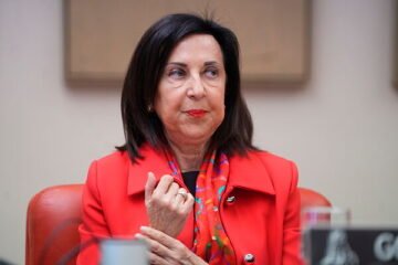 Robles recalca el compromiso con la OTAN: «La prohibición de vuelos y uso de las bases es exclusivamente para el ataque»