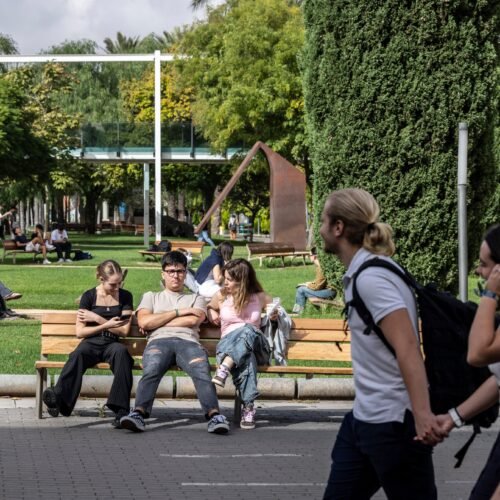 El Gobierno recupera las becas de 900 euros al mes para estudiar en universidades de otra ciudad española que suprimió Rajoy