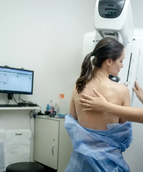 Un estudio desvela por qué el riesgo de cáncer de mama aumenta tras la menopausia