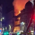 El incendio de una tienda de vapeo desata un espectacular fuego en el centro de Glasgow y causa el colapso de un histórico edificio