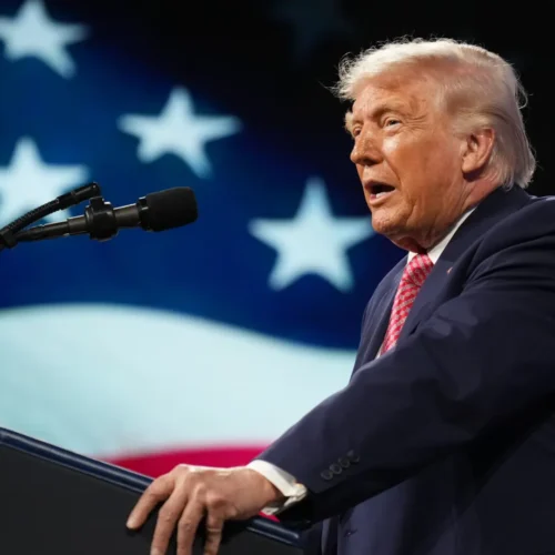 Donald Trump cambia el nombre del estrecho de Ormuz y lo llama «estrecho de Trump»: «Ya lo hice con el golfo de México»