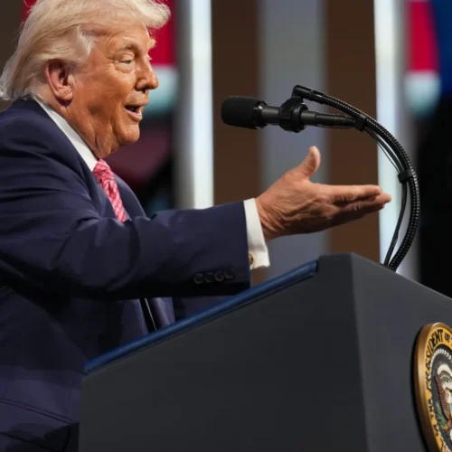 Trump sorprende en un encuentro con inversores: «Podéis preguntarme lo que queráis, podéis hablar de sexo»