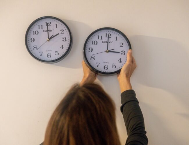 Claves del cambio horario de marzo de 2026: ¿tiene sentido adelantar los relojes?