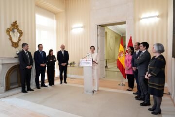 La Complutense consigue dos años más de prórroga para devolver el crédito a Ayuso, pero tendrá que mantener los recortes