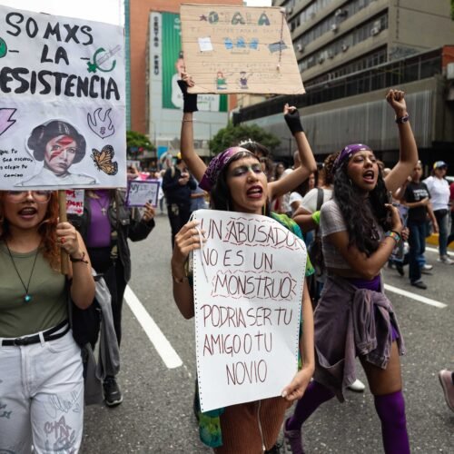 Las mujeres venezolanas reclaman su lugar en la transición en la marcha del 8M