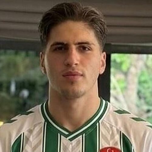 Asesinan a tiros a un futbolista turco al mediar en una pelea entre una cantante y su expareja