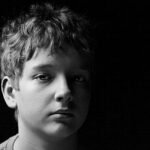 La generación que lo sabe todo… pero depende de todo