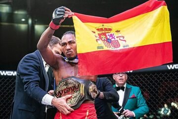 Brian Hooi vuelve a dar la campanada en WOW: noquea a Colombo ante casi 10.000 personas