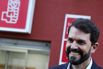 Cotrina da la sorpresa y vence en las Primarias del PSOE de Extremadura
