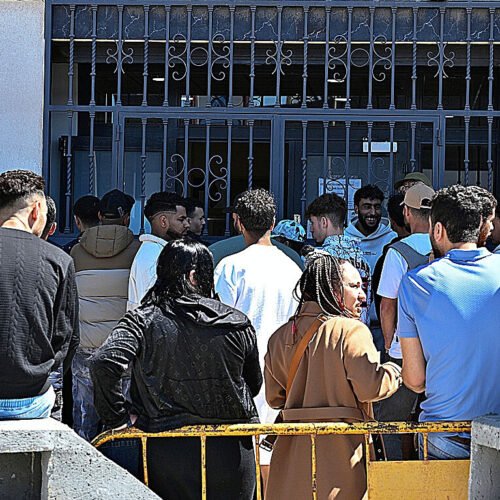 Arranca la regularización masiva de migrantes con críticas de los agentes de la Policía al Gobierno