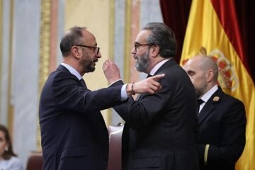 El PP rechaza firmar una declaración de condena por el incidente del diputado de Vox tras negarse el PSOE a pedir igualdad de trato para todos los grupos