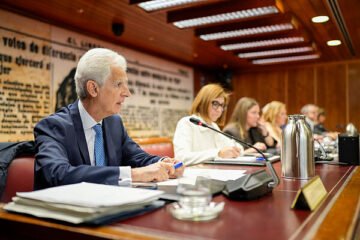 El vicepresidente de la Sepi que firmó los rescates admite que seguía tratando asuntos oficiales con el socio de Leire, Vicente Fernández, tras su cese