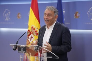 Sumar amenaza al PSOE con apoyarse en el PP para desbloquear la ley que da la nacionalidad a los saharauis tras quedar fuera de la regularización