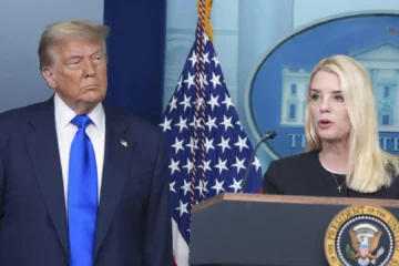 Trump destituye a Pam Bondi, fiscal general de Estados Unidos