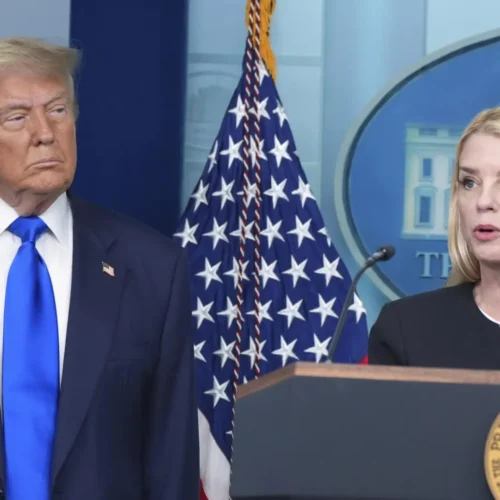 Trump destituye a Pam Bondi, fiscal general de Estados Unidos
