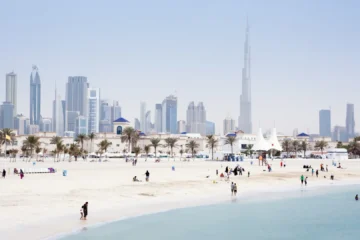 Hoteles vacíos, centros comerciales en silencio… así está afectando la guerra de Irán a Dubái y cómo Madrid se ve beneficiada