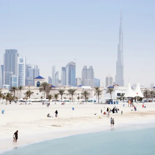 Hoteles vacíos, centros comerciales en silencio… así está afectando la guerra de Irán a Dubái y cómo Madrid se ve beneficiada