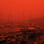 Una virulenta tormenta de polvo africano tiñe de rojo el cielo y las calles de Creta