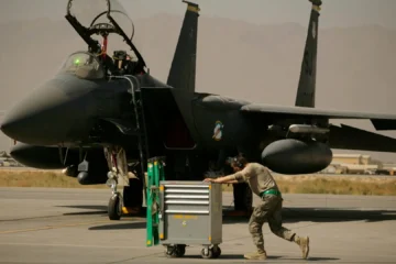 Guerra en Irán, en directo | EEUU e Irán buscan a toda costa al piloto desaparecido del primer caza derribado por Teherán, que ofrece una recompensa