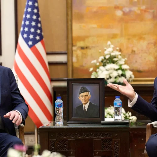 Guerra en Irán, en directo | EEUU e Irán negocian las condiciones para la paz: Washington envía destructores para desminar el estrecho de Ormuz