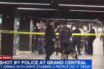 La policía abate a un hombre que apuñaló a varias personas en el metro de Nueva York