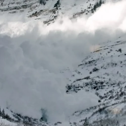 Un alud sepulta a seis personas en un yacimiento de oro en Siberia