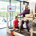 Residencias de mayores y centros de neurorrehabilitación, los caballos de batalla contra el Parkinson