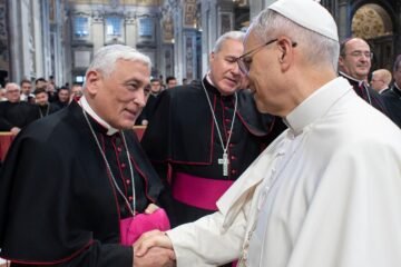 El Vaticano se agarra a un tecnicismo jurídico para archivar el caso del obispo emérito de Cádiz por pederastia