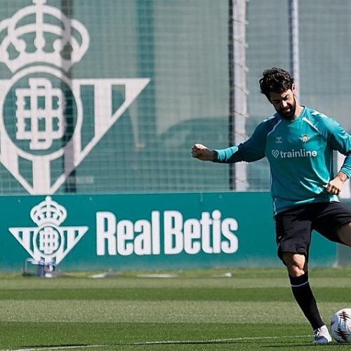 Pellegrini celebra la vuelta de Isco y avisa: «No queremos exigirlo más antes de tiempo»