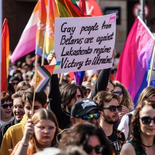 Bielorrusia prohíbe la propaganda LGTBI y la compara con la pedofilia