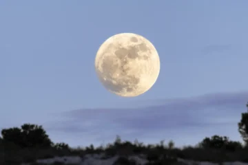 El cielo de mayo sorprenderá con la Luna Azul: habrá dos lunas llenas a lo largo del mes