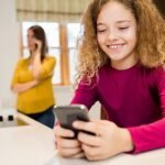 TikTok avisa a los padres sobre el uso de la aplicación de los menores: esta es la edad mínima y el límite de minutos al día