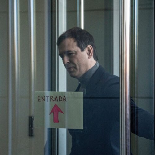 El hermano de Sánchez se sienta en el banquillo arropado por la Fiscalía