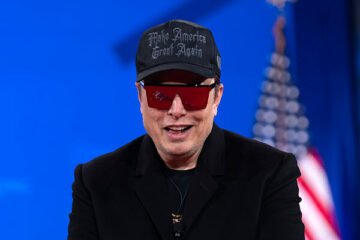 Elon Musk desafía la historia de los mercados con una salida a bolsa que le puede convertir en el primer ‘billonario’ del mundo