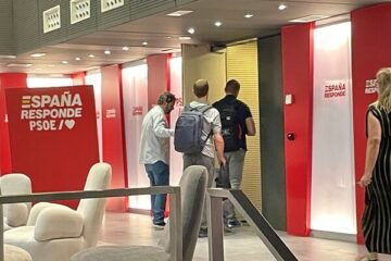La UCO entra en la sede del PSOE en Ferraz, en directo | Finaliza tras doce horas el registro de la UCO en Ferraz