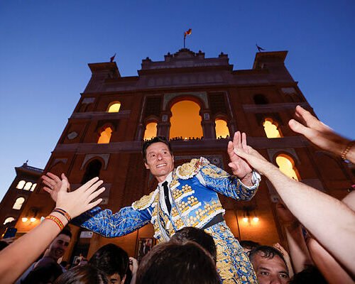 Puerta Grande al clasicismo en Las Ventas: Y Diego Urdiales enseñó al Rey lo que es torear