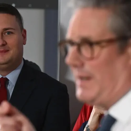 El exministro de Sanidad Wes Streeting se postula para disputar a Starmer el liderazgo del Partido Laborista