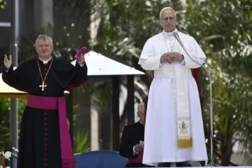 El papa visita un pueblo italiano contaminado y denuncia «oscuros intereses» e impunidad