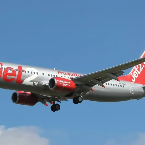 El piloto de un avión que volaba entre Tenerife y Reino Unido sufre un infarto a 9.000 metros de altura